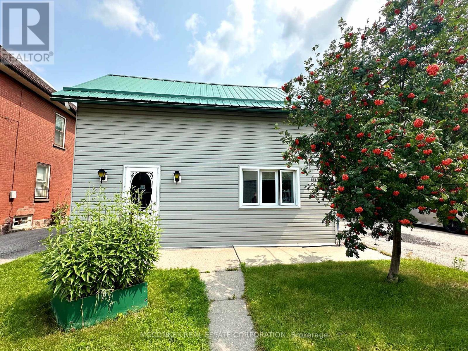 838 Lock Street, Peterborough (Otonabee), Ontario  K9J 2Z7 - Photo 1 - X9253823