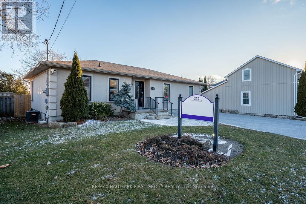 225 King Avenue E, Clarington (Newcastle), Ontario  L1B 1H4 - Photo 2 - E9267097