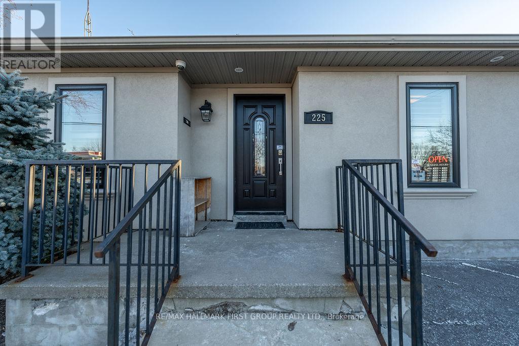 225 King Avenue E, Clarington (Newcastle), Ontario  L1B 1H4 - Photo 3 - E9267097