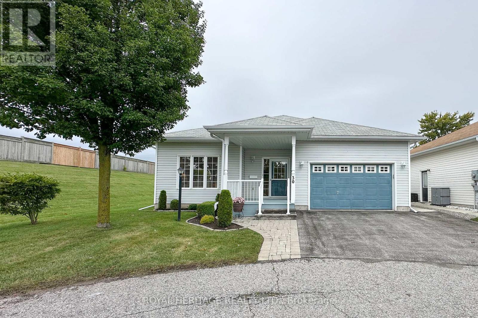 30 Kissingbridge Lane, Clarington (Newcastle), Ontario  L1B 0B2 - Photo 2 - E9369626