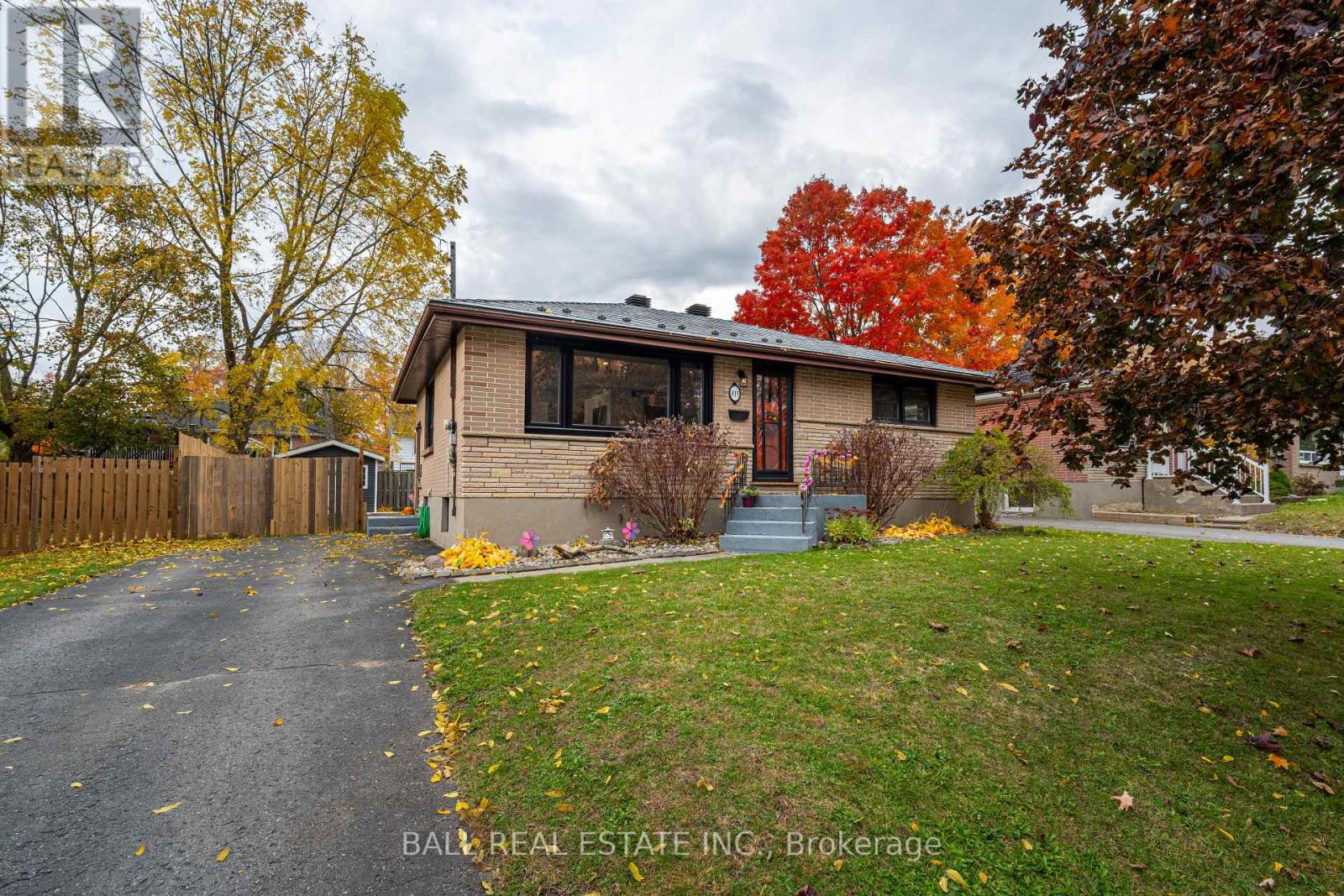 815 Brookdale Crescent, Peterborough (Northcrest), Ontario  K9H 6A5 - Photo 1 - X9509627