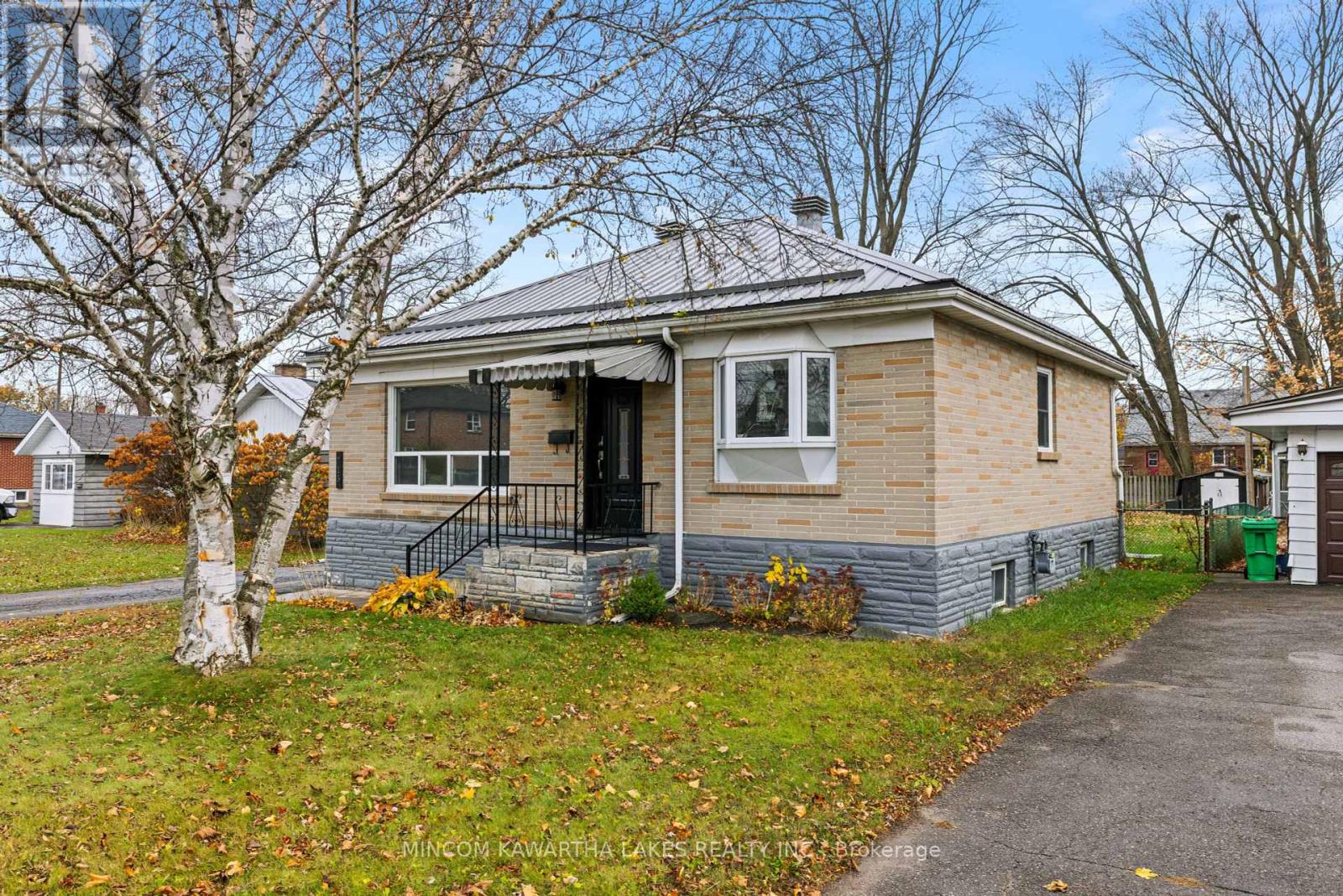 715 Cameron Street, Peterborough (Otonabee), Ontario  K9J 4A1 - Photo 3 - X10408208