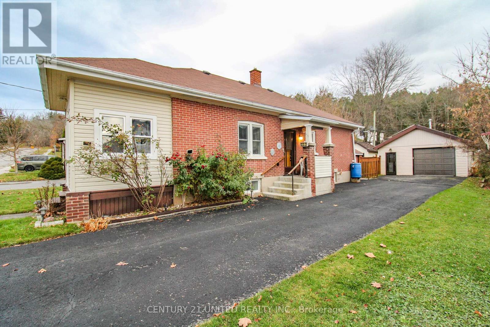 257 Carlisle Avenue, Peterborough (Ashburnham), Ontario  K9H 1J7 - Photo 4 - X10432704