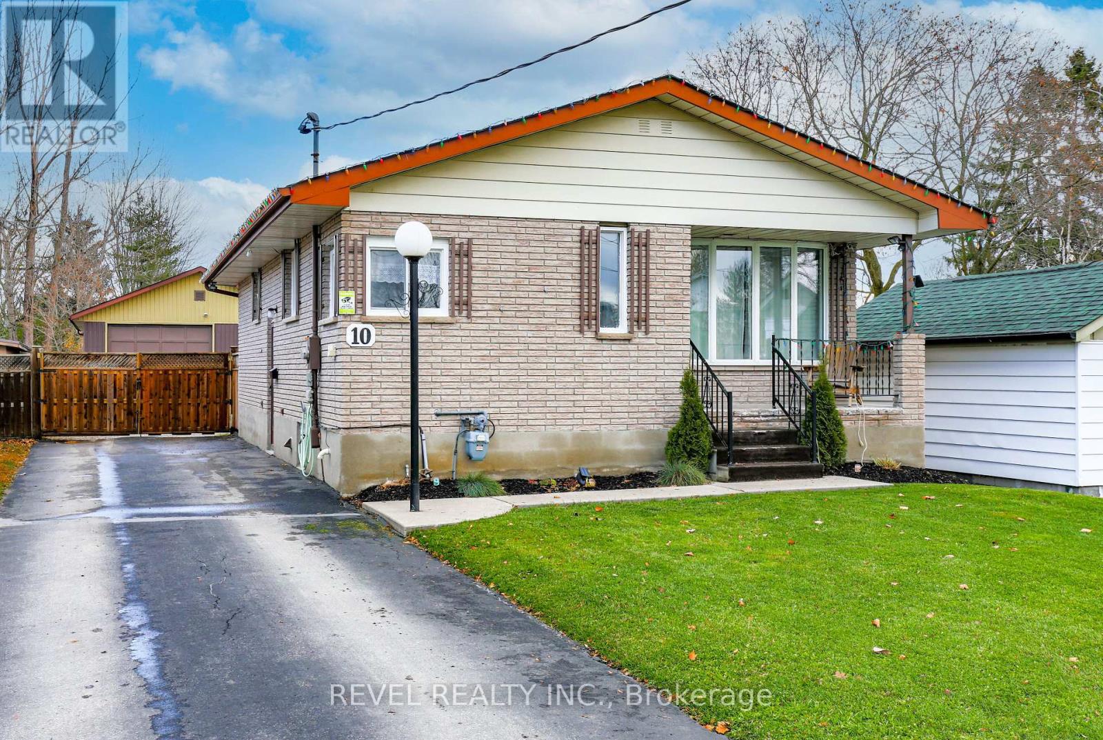 10 Hamilton Street, Kawartha Lakes (Lindsay), Ontario  K9V 3E2 - Photo 1 - X11882710