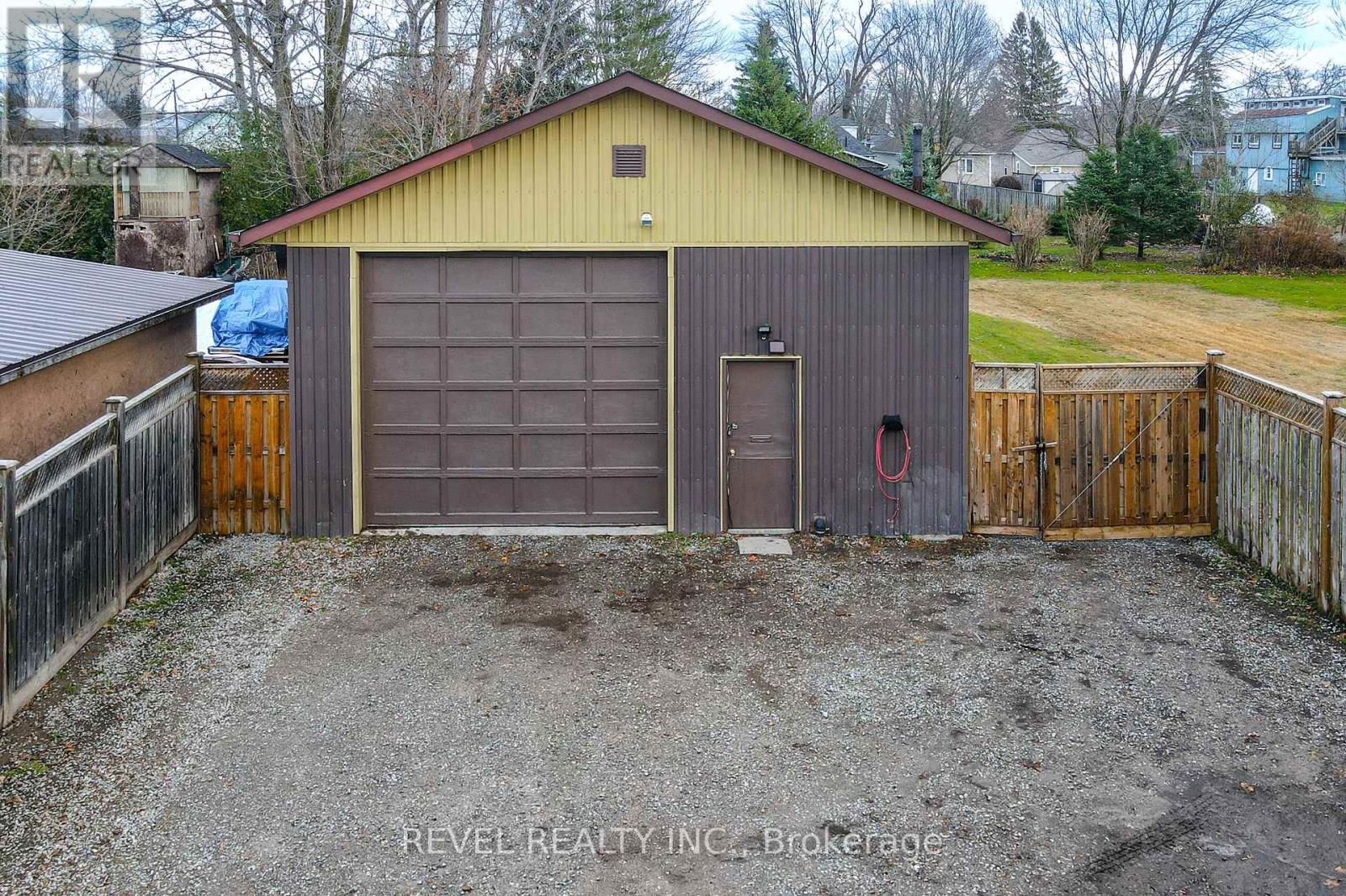 10 Hamilton Street, Kawartha Lakes (Lindsay), Ontario  K9V 3E2 - Photo 4 - X11882710