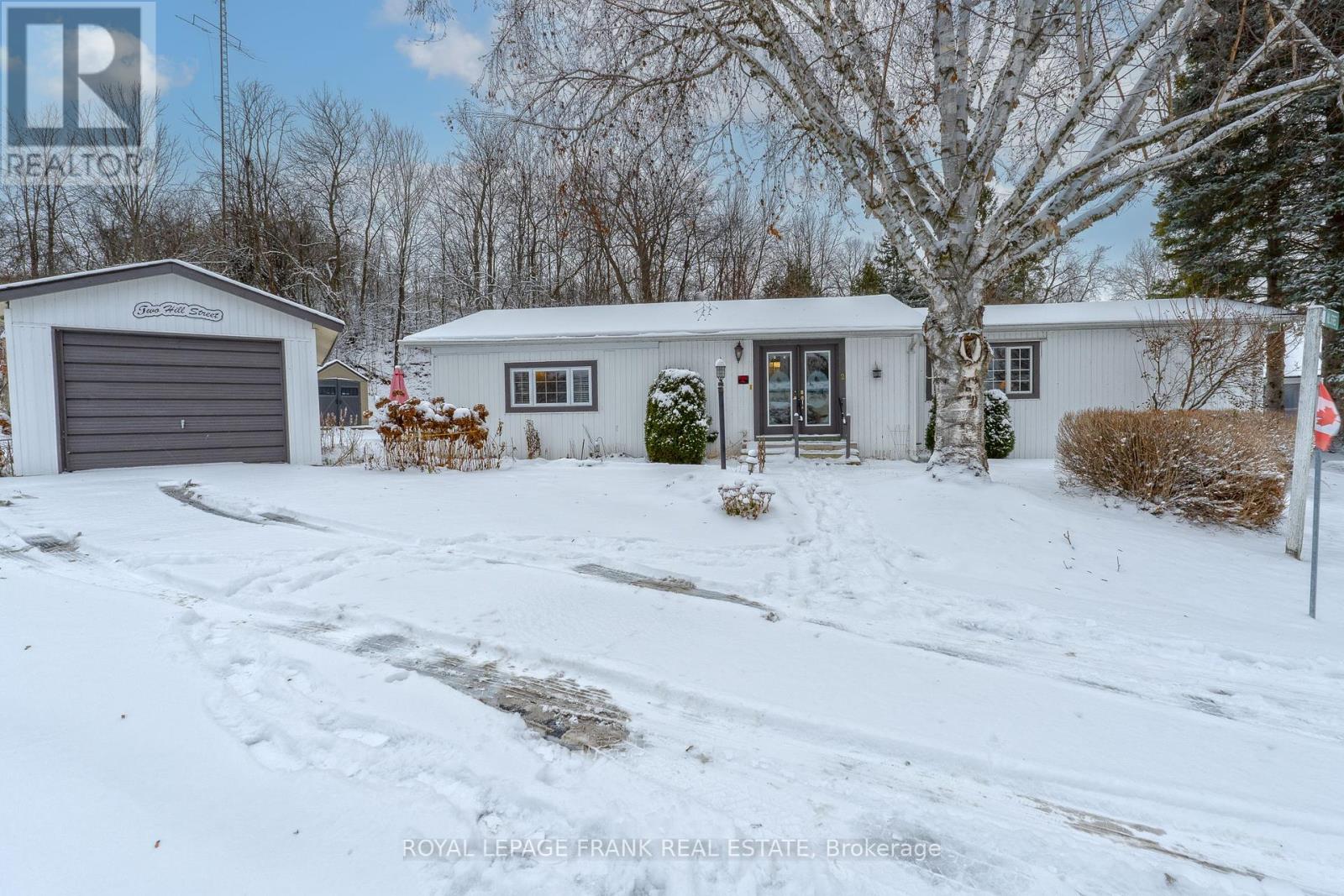 2 Hill Street, Kawartha Lakes (Lindsay), Ontario  K9V 0H5 - Photo 1 - X11883677