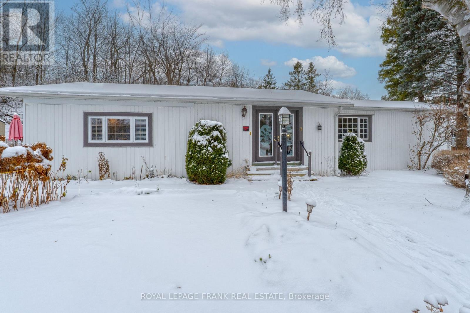 2 Hill Street, Kawartha Lakes (Lindsay), Ontario  K9V 0H5 - Photo 2 - X11883677