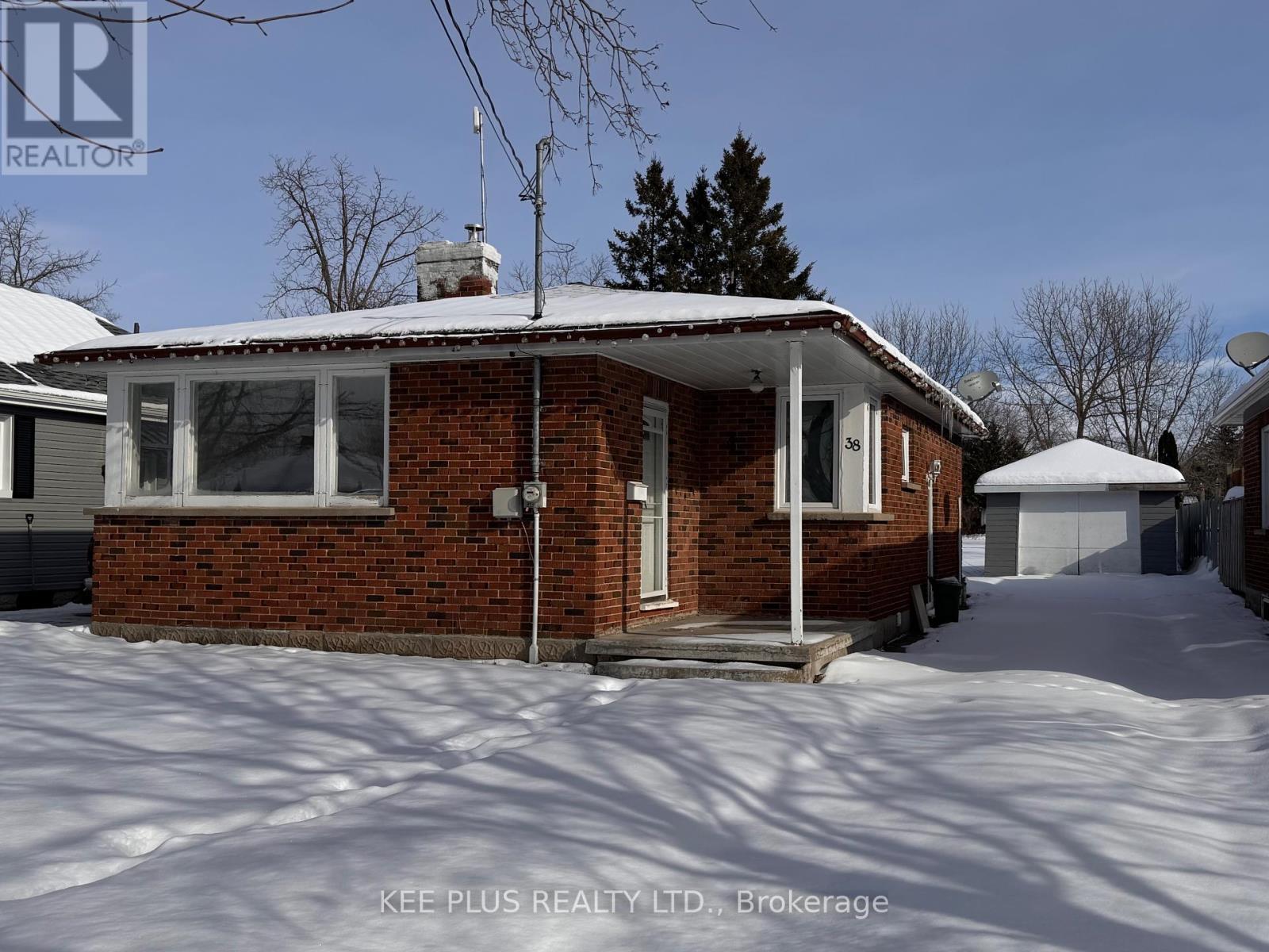 38 St David Street, Kawartha Lakes (Lindsay), Ontario  K9V 1N3 - Photo 3 - X11931085