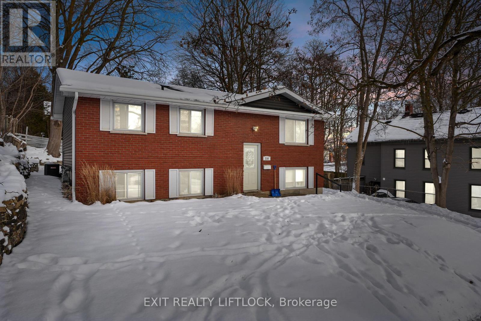 210 Antrim Street, Peterborough (Downtown), Ontario  K9H 3G4 - Photo 1 - X11932410