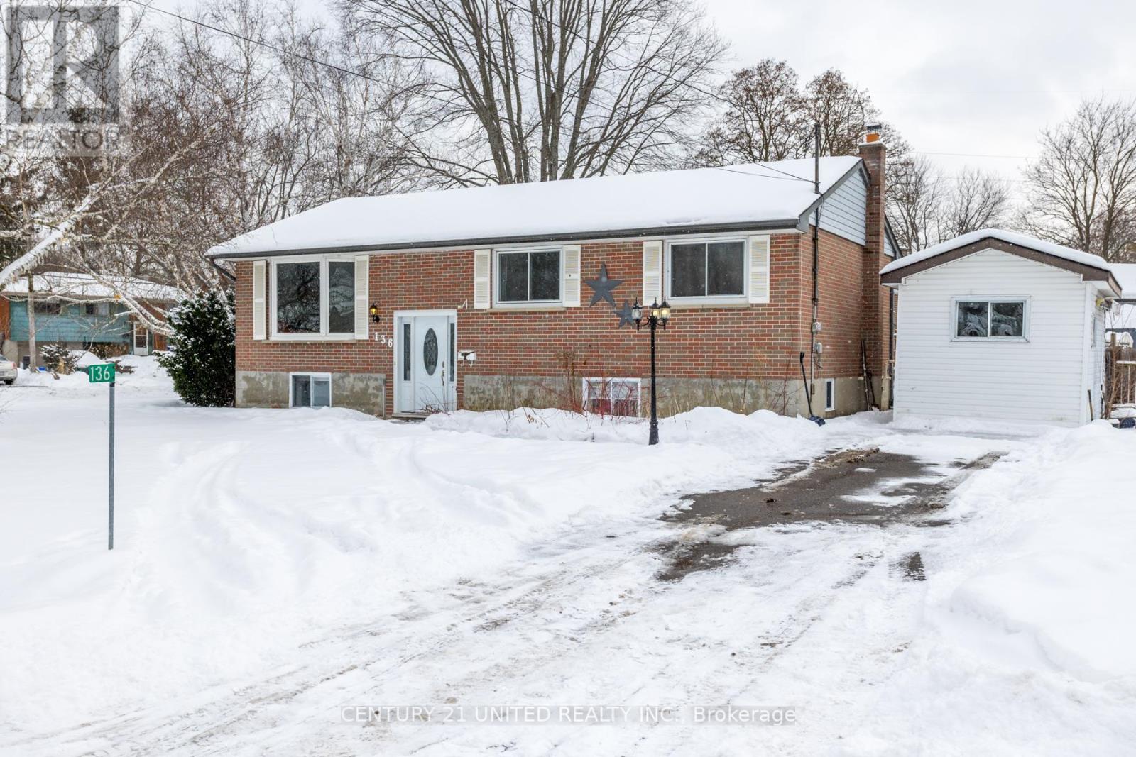 136 Parkdale Avenue, Peterborough (Northcrest), Ontario  K9L 1K4 - Photo 1 - X11939320