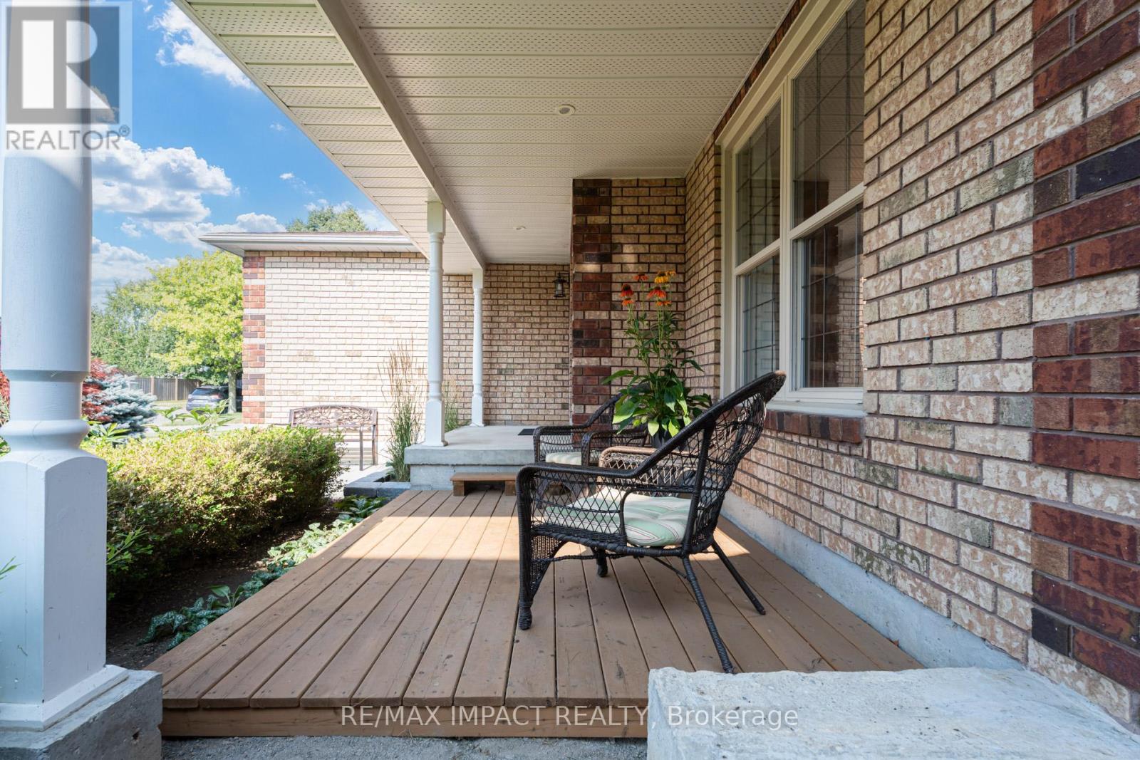 76 Foster Creek Drive, Clarington (Newcastle), Ontario  L1B 1G5 - Photo 4 - E11943915