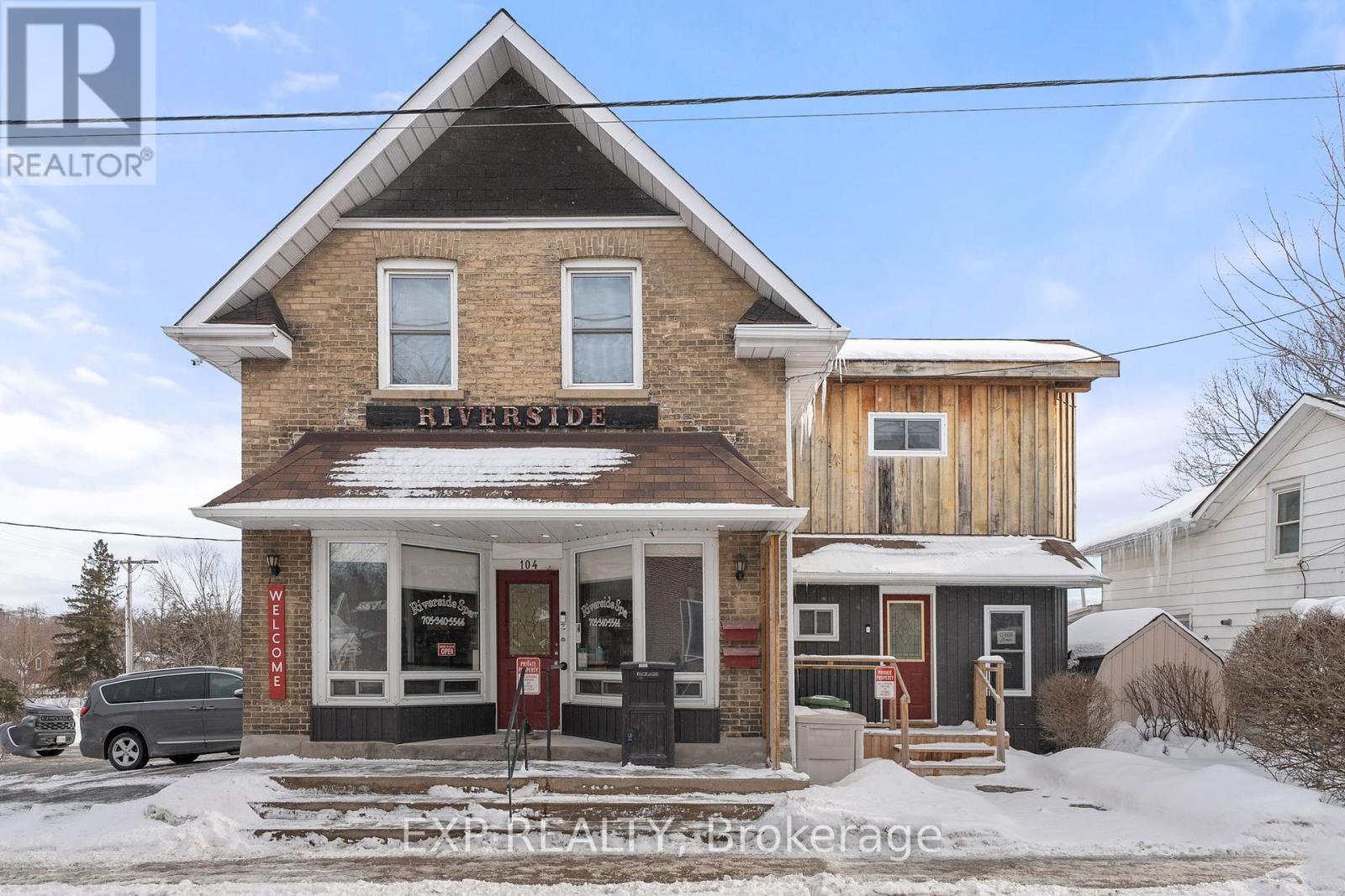 104 William Street N, Kawartha Lakes (Lindsay), Ontario  K9V 4A5 - Photo 1 - X11945556