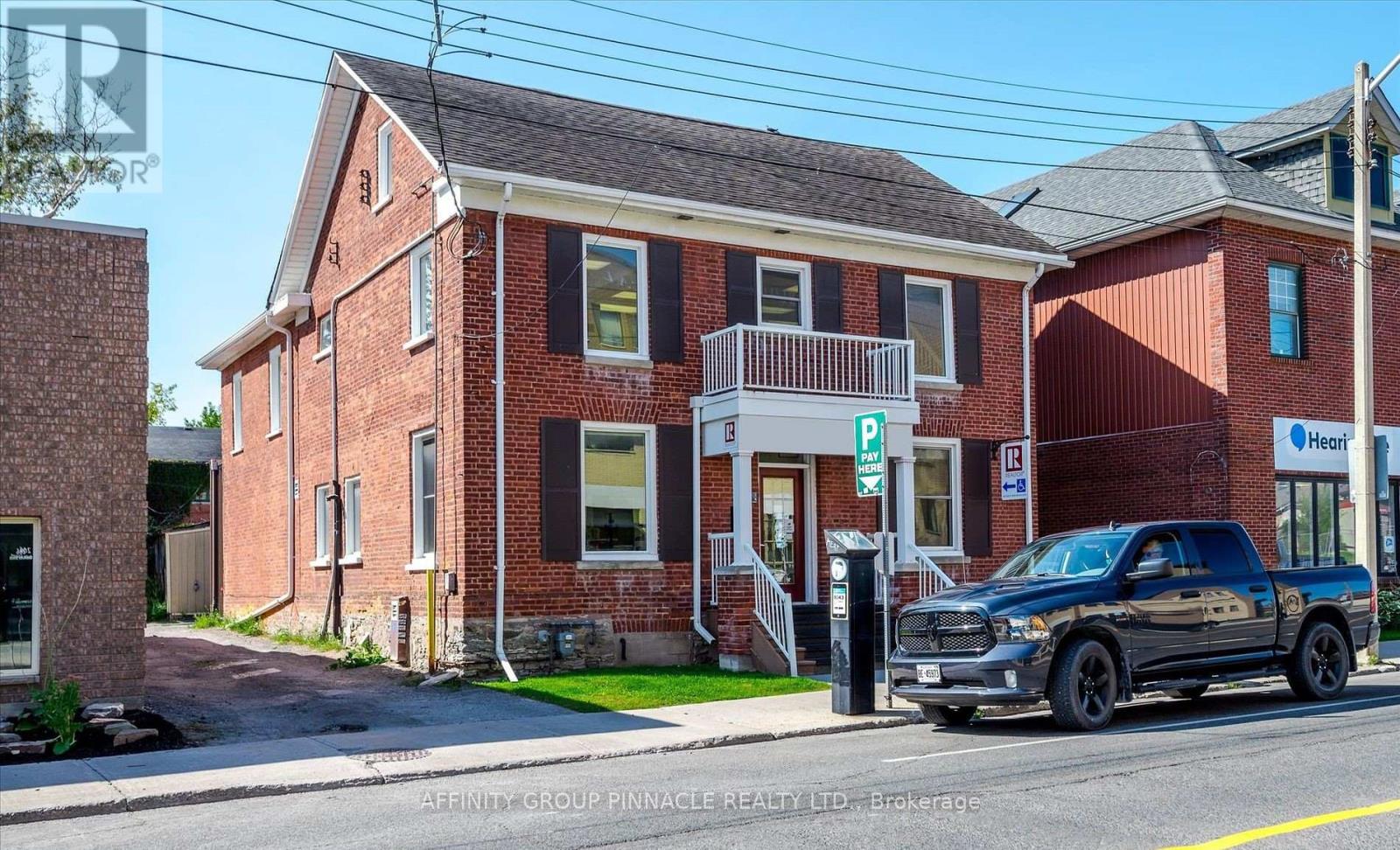 Lower Unit 2 - 273 Charlotte Street, Peterborough (Downtown), Ontario  K9J 2V3 - Photo 1 - X11956088