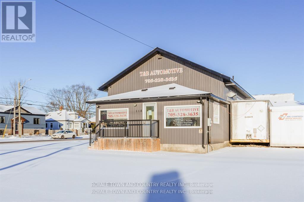 118 Queen Street, Kawartha Lakes (Lindsay), Ontario  K9V 4R3 - Photo 1 - X12001930