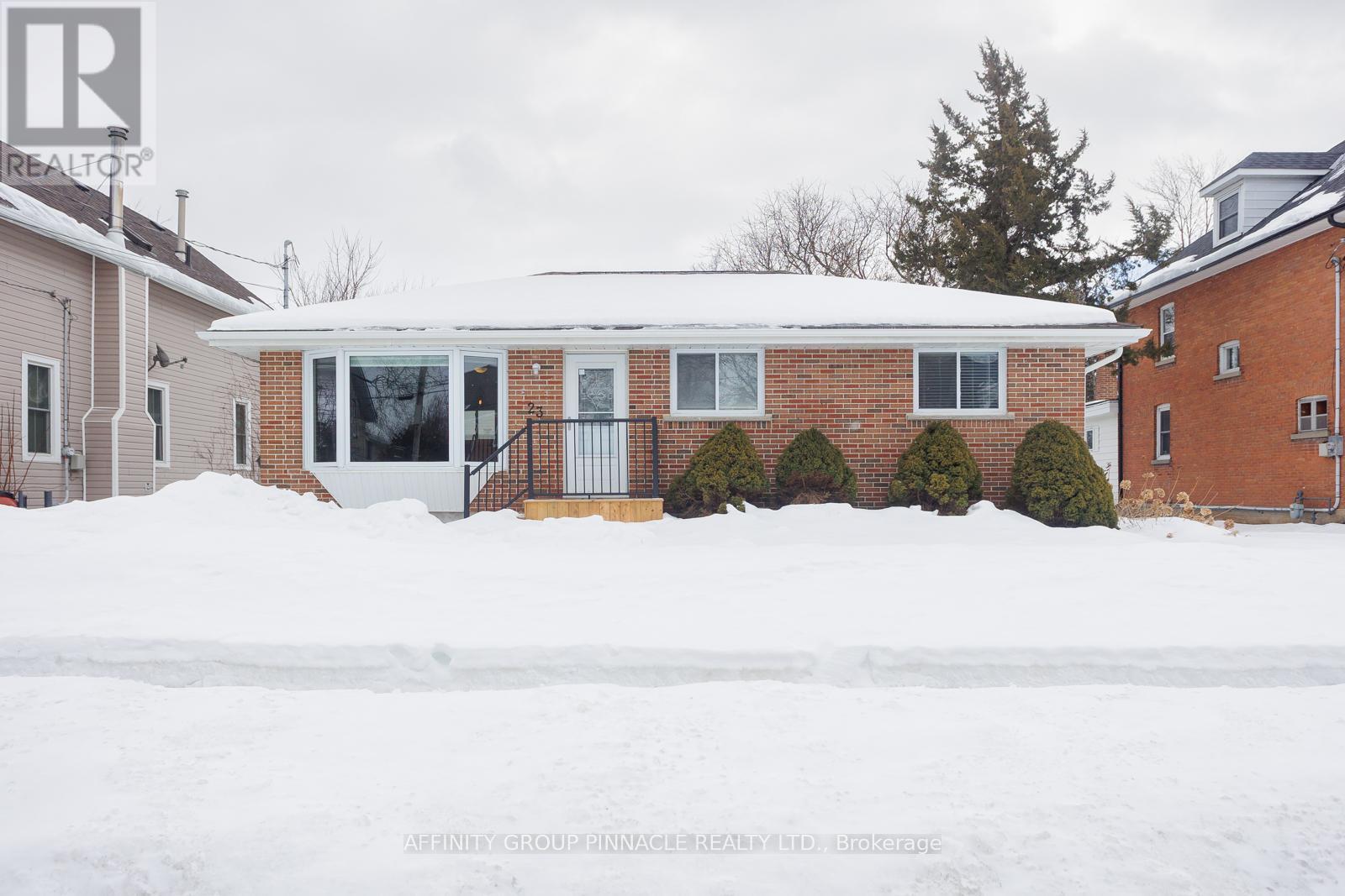 23 Elgin Street, Kawartha Lakes (Lindsay), Ontario  K9V 3W2 - Photo 1 - X12010244