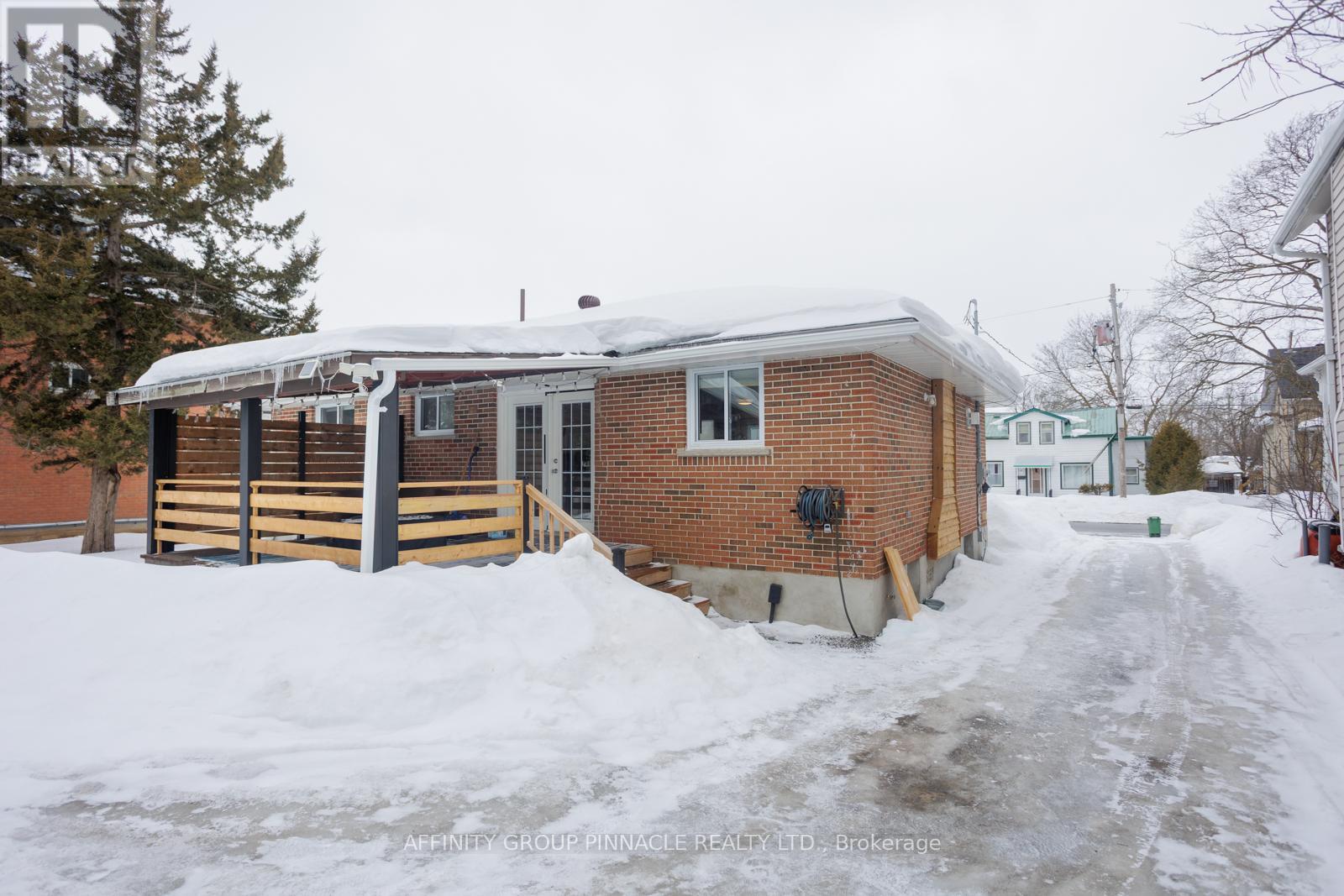 23 Elgin Street, Kawartha Lakes (Lindsay), Ontario  K9V 3W2 - Photo 6 - X12010244