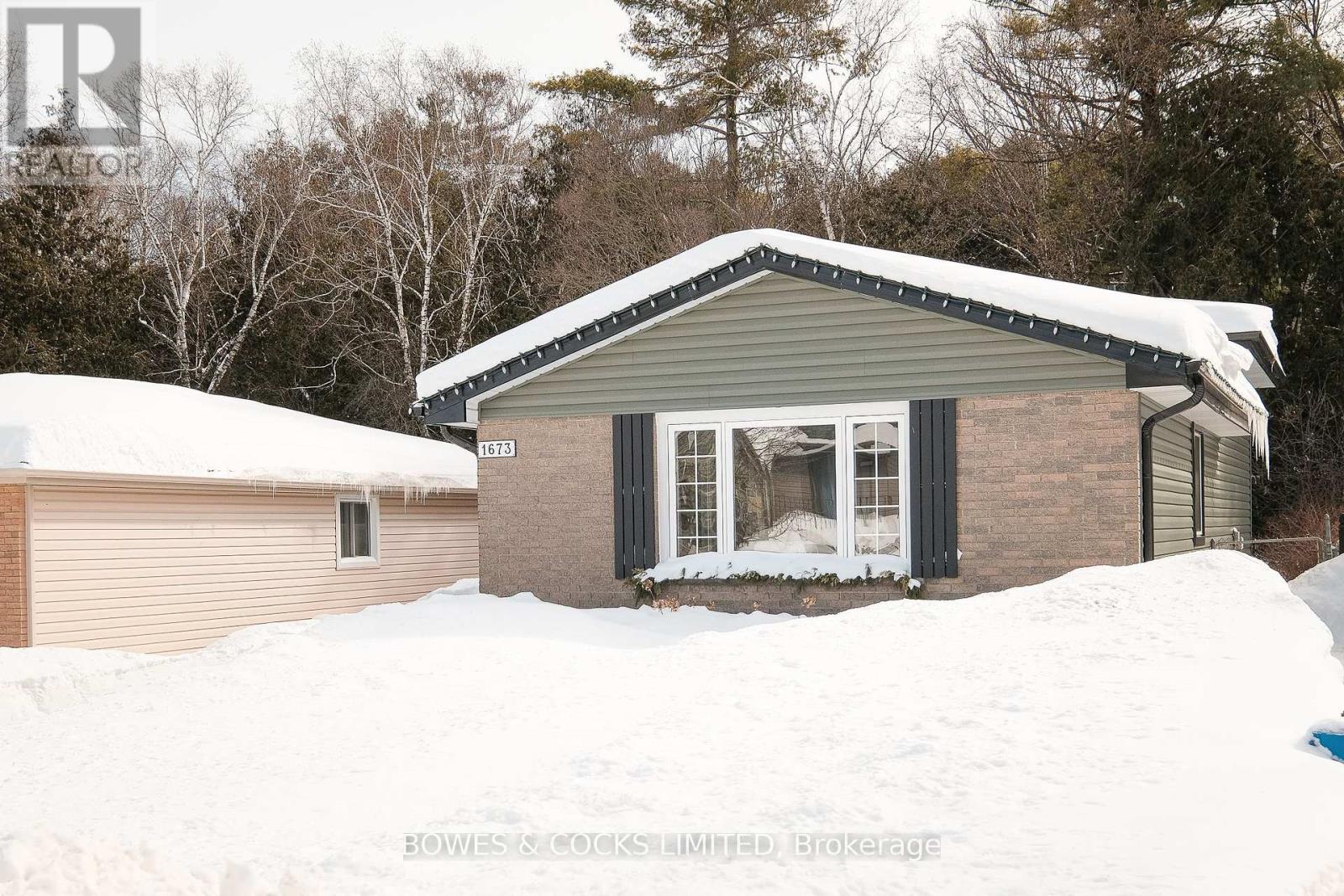 1673 Redwood Drive, Peterborough (Monaghan), Ontario  K9K 1M2 - Photo 2 - X12010880